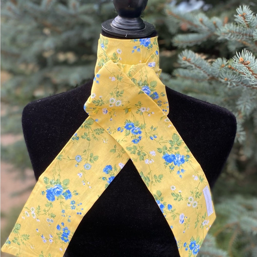 Foxhunting equestrian stock tie floral yellow